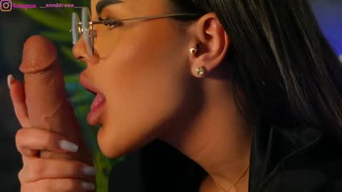 Dee online show from 01-21-25, 01:00