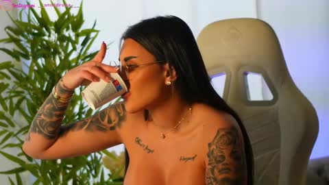 Dee online show from 02-14-25, 10:07