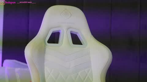 Dee online show from 12-22-25, 04:26