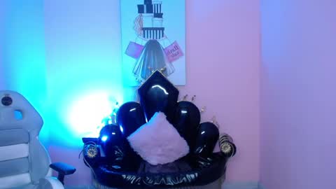 Snapshot of perla_1x chatting on 05-18-26, 02:40 PVT 6TK 10PM - 5AM COLOMBIA online show from 05-18-26, 02:40