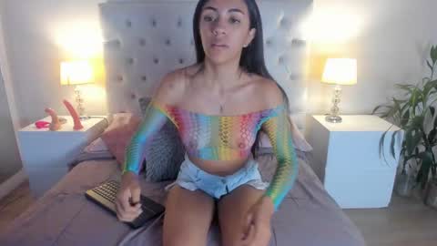 Snapshot of perla_giraldo chatting on 09-22-25, 12:18 PERLA online show from 09-22-25, 12:18