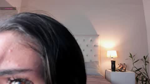 Snapshot of perla_giraldo chatting on 10-14-25, 04:35 PERLA online show from 10-14-25, 04:35