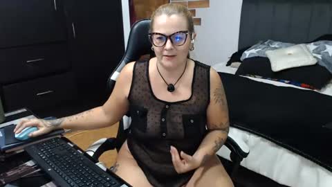 Snapshot of perlagoloza05 chatting on 07-15-26, 03:23 goloza online show from 07-15-26, 03:23