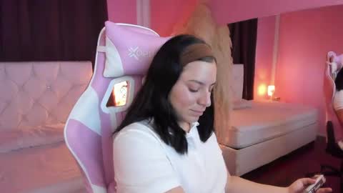 Marie online show from 05-27-26, 12:24