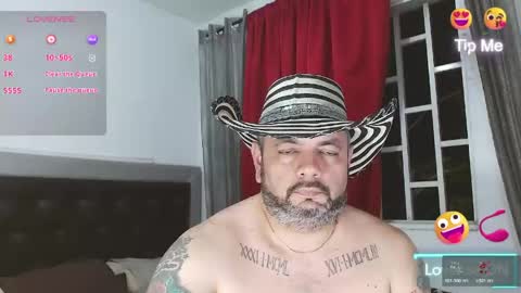 Snapshot of perverseveteranmanxxx chatting on 05-03-26, 01:11 Carlos online show from 05-03-26, 01:11