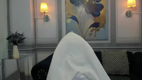 Mia online show from 02-11-26, 10:09