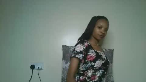 Snapshot of petal_palette chatting on 05-17-26, 01:29 Lolly online show from 05-17-26, 01:29