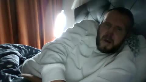 Snapshot of peterpeters443 chatting on 01-09-26, 10:11 jelle online show from 01-09-26, 10:11