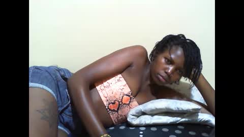 Snapshot of petite_bunni chatting on 04-29-26, 06:14 petite_bunni online show from 04-29-26, 06:14