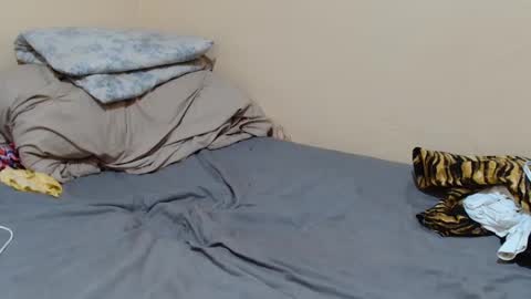 Snapshot of petite_bunni chatting on 06-12-26, 12:26 petite_bunni online show from 06-12-26, 12:26
