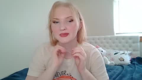 Snapshot of petite_cupcake chatting on 03-05-25, 07:49 Little cupcake online show from 03-05-25, 07:49
