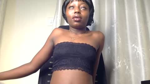 Snapshot of petite_freakette chatting on 04-23-26, 08:44 Moon online show from 04-23-26, 08:44