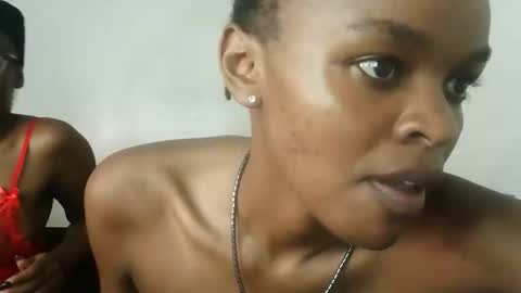 Snapshot of petite_jenn_ chatting on 04-24-26, 02:52 mimi online show from 04-24-26, 02:52