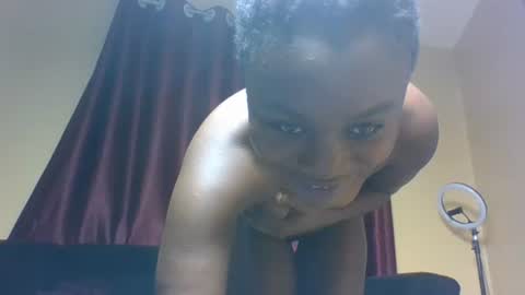 Snapshot of petite_linsey chatting on 04-04-26, 02:10 linsey online show from 04-04-26, 02:10