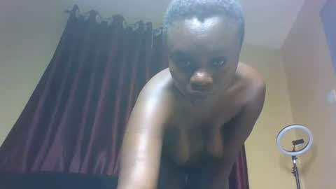 Snapshot of petite_linsey chatting on 04-04-26, 11:24 linsey online show from 04-04-26, 11:24