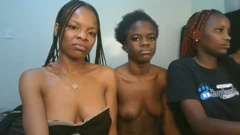Snapshot of petite_luxe1 chatting on 07-24-26, 03:04 Luxe online show from 07-24-26, 03:04
