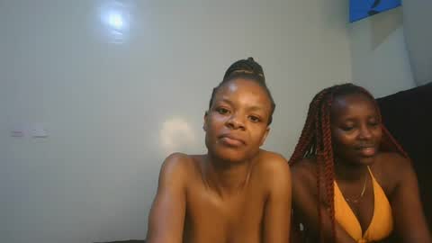Snapshot of petite_luxe1 chatting on 07-28-26, 03:21 Luxe online show from 07-28-26, 03:21