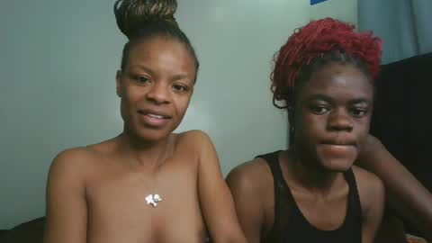Snapshot of petite_luxe1 chatting on 07-29-26, 02:32 Luxe online show from 07-29-26, 02:32