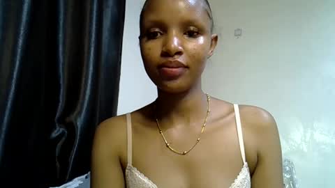 Snapshot of petite_melinda chatting on 06-08-26, 01:28 petite_melinda online show from 06-08-26, 01:28