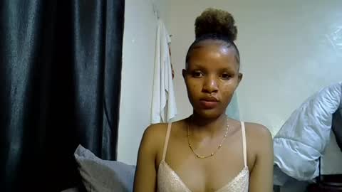 petite_melinda online show from 06-11-26, 02:53