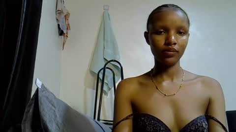 petite_melinda online show from 06-20-26, 04:21