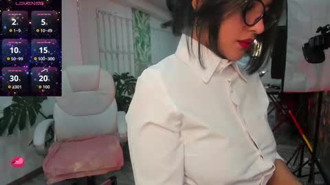 petite_molly_ online show from 11-25-25, 01:22