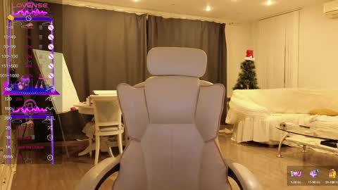 Snapshot of petite_peach__ chatting on 01-21-25, 09:57 Evelin online show from 01-21-25, 09:57