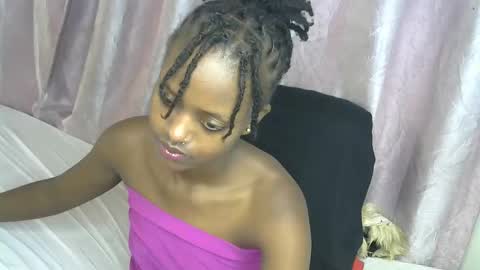 petite_star2 online show from 11-15-25, 05:49