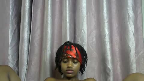 petite_star2 online show from 12-16-25, 08:25