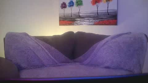 petite treat  online show from 12-30-24, 09:37