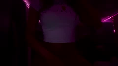 Snapshot of petitebarbie27 chatting on 10-29-25, 04:26 petitebarbie27 online show from 10-29-25, 04:26