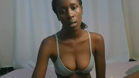Snapshot of petiteblackjuicy chatting on 07-06-26, 09:39 Amara online show from 07-06-26, 09:39