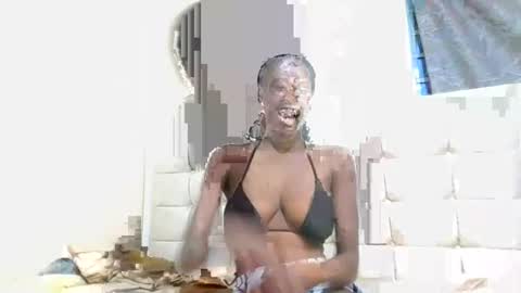 Snapshot of petiteblackjuicy chatting on 07-09-26, 11:53 Amara online show from 07-09-26, 11:53