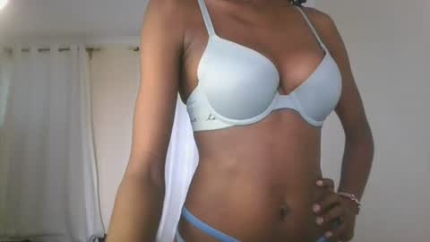 Snapshot of petiteblackjuicy chatting on 07-21-26, 12:29 Amara online show from 07-21-26, 12:29