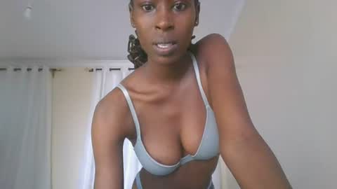 Snapshot of petiteblackjuicy chatting on 07-22-26, 01:03 Amara online show from 07-22-26, 01:03