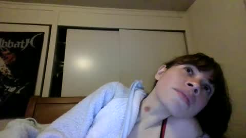 Snapshot of petitedoll30 chatting on 12-17-24, 01:07 Petitedoll30 online show from 12-17-24, 01:07