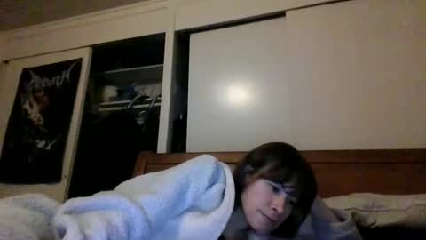 Snapshot of petitedoll30 chatting on 12-31-24, 05:00 Petitedoll30 online show from 12-31-24, 05:00