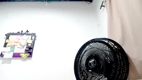 Snapshot of petiteivoryqueen chatting on 10-26-25, 01:00 danna online show from 10-26-25, 01:00