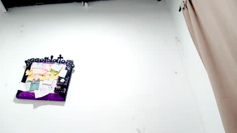 Snapshot of petiteivoryqueen chatting on 11-09-25, 04:00 danna online show from 11-09-25, 04:00