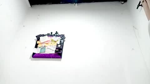 Snapshot of petiteivoryqueen chatting on 12-17-25, 02:50 danna online show from 12-17-25, 02:50