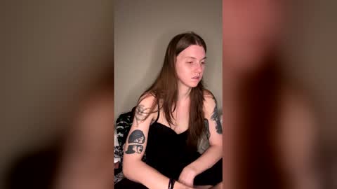 Snapshot of petiteratt chatting on 05-18-26, 04:40 I am very new and dont know what im doing lol online show from 05-18-26, 04:40