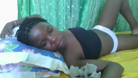 petitesweetchiq online show from 11-30-25, 09:02