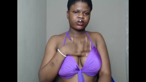 Snapshot of petitexebony1 chatting on 07-19-26, 07:50 Call Me KiKi online show from 07-19-26, 07:50