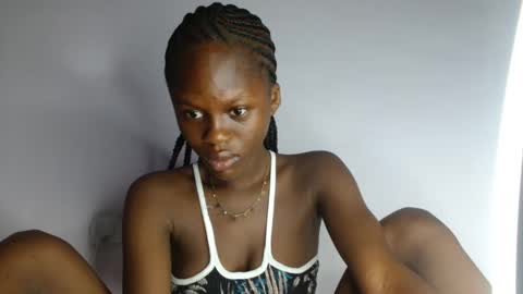 Snapshot of petitgirl88 chatting on 06-05-26, 05:03 petitgirl88 online show from 06-05-26, 05:03