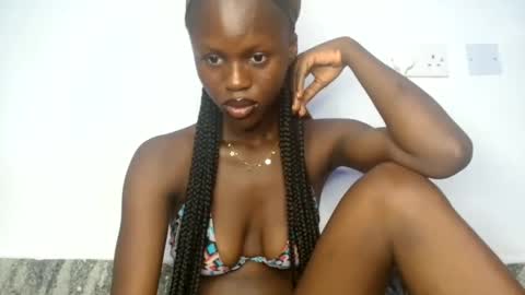 Snapshot of petitgirl88 chatting on 06-09-26, 10:49 petitgirl88 online show from 06-09-26, 10:49