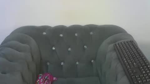 petitpearl online show from 02-17-25, 09:24