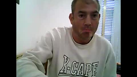 Snapshot of pets76 chatting on 03-20-26, 03:39 pets76 online show from 03-20-26, 03:39