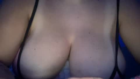 Snapshot of peular chatting on 07-21-26, 07:49 peular online show from 07-21-26, 07:49
