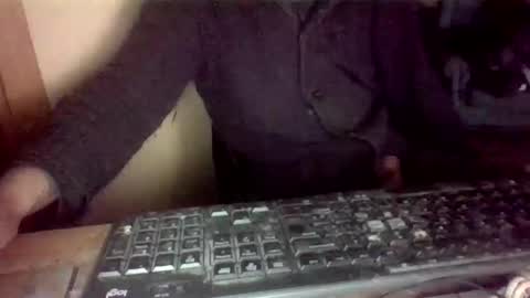 Snapshot of peyo873996 chatting on 04-16-26, 06:41 peyo873996 online show from 04-16-26, 06:41