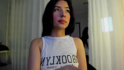 Snapshot of peytonn_monroe chatting on 10-27-25, 08:35 peytonn_monroe online show from 10-27-25, 08:35